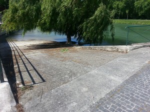 mise à l'eau place de la halle AAPPMA de Nogent-sur-Seine